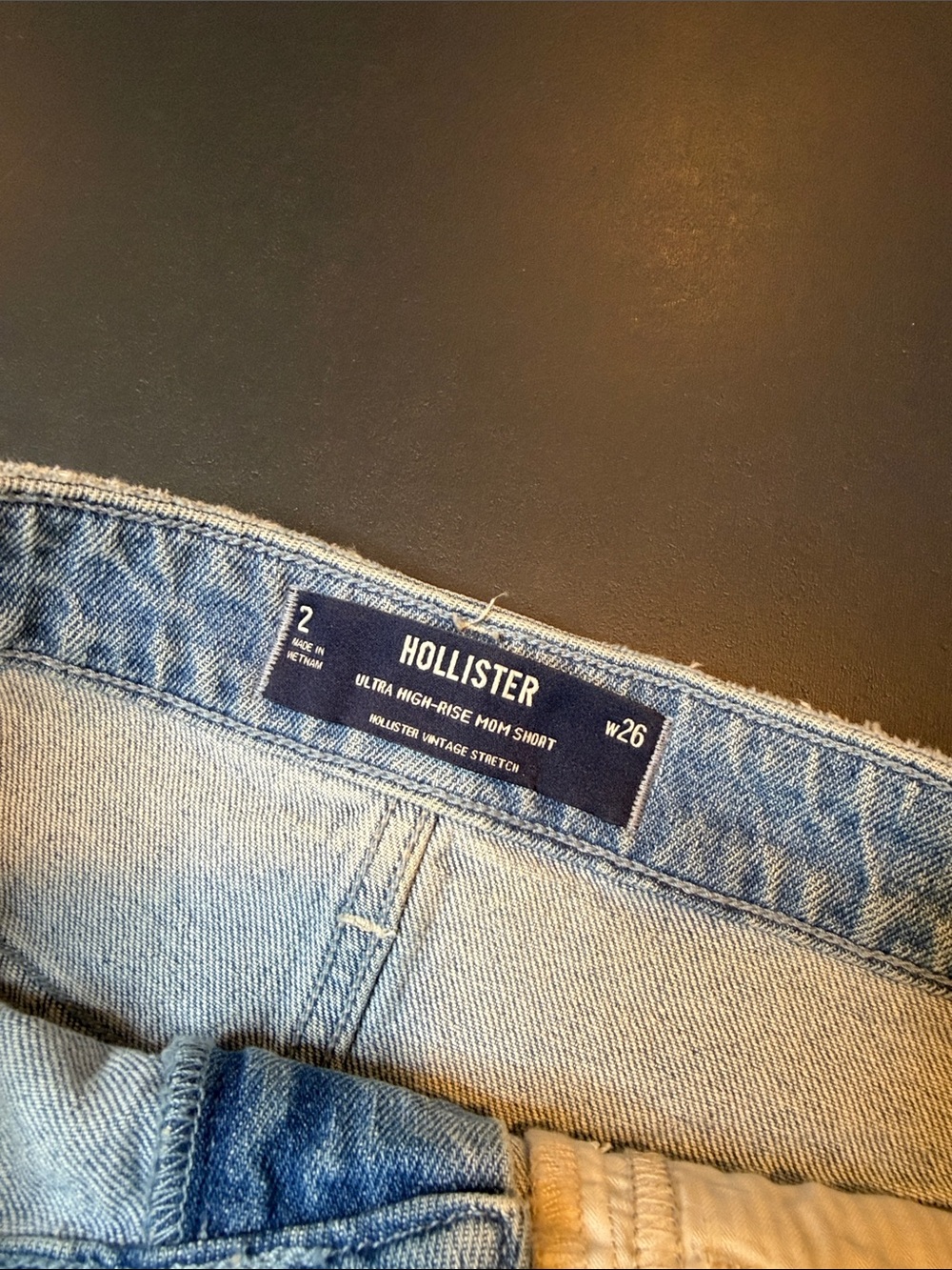 Hollister Ultra High Rise Mom Shorts Light Wash Denim Size 2 W26 - Picture 3 of 3
